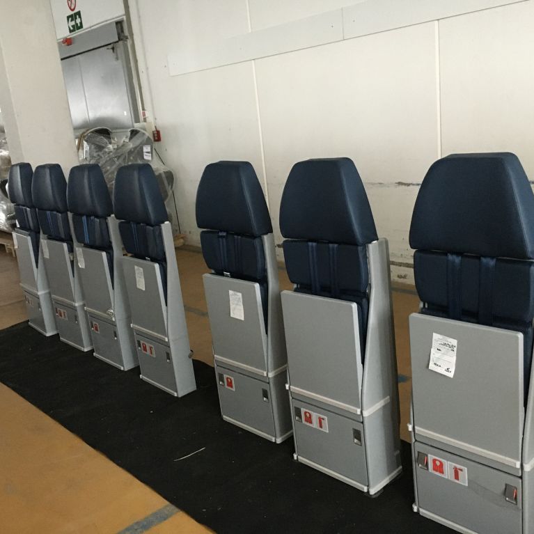o220505_aircraft-seats_airbus-a330-a340-family_goodrich_model-2157-main