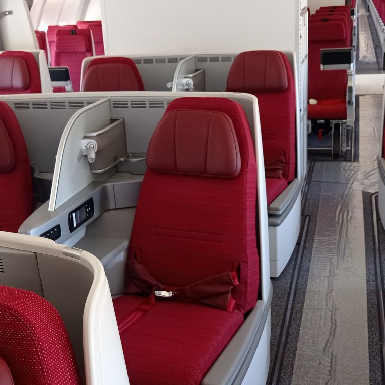 o220527_aircraft-seats_airbus-a330-a340-family_b-e-aerospace_hvh-diamond-minipod-1078001-main