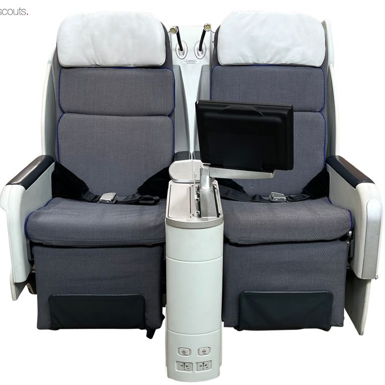 o240647_aircraft-seats_airbus-a330-a340-family_b-e-aerospace_minipod-1012626-main