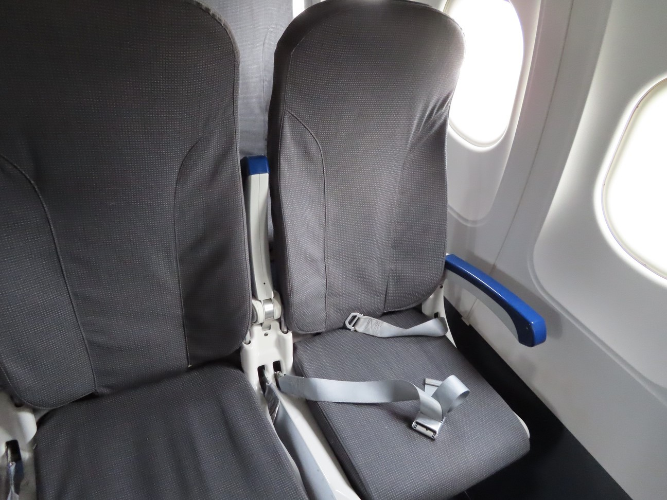 Zodiac Aerospace Dragonfly 3104SERIES Economy Class Seats